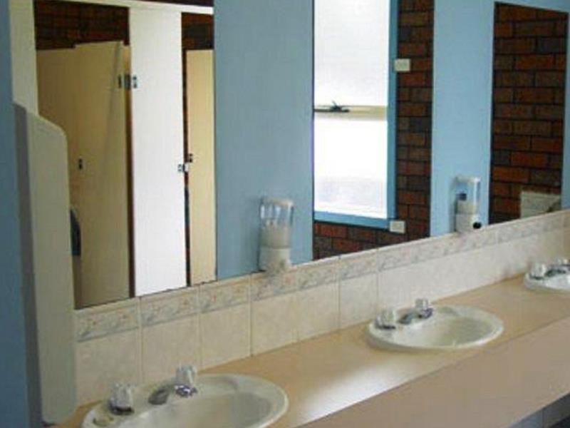 Warrnambool Beach Backpackers Экстерьер фото