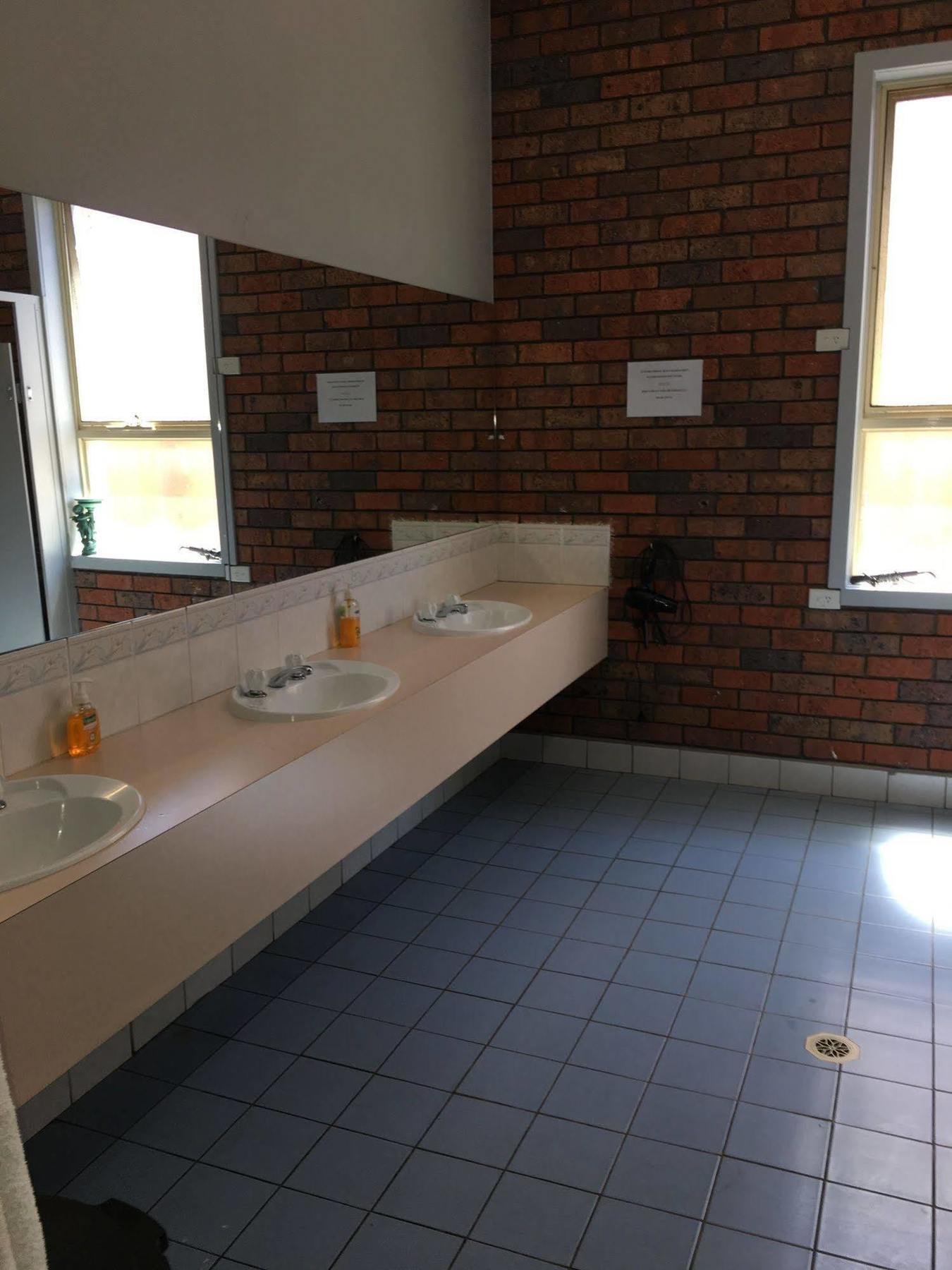Warrnambool Beach Backpackers Экстерьер фото