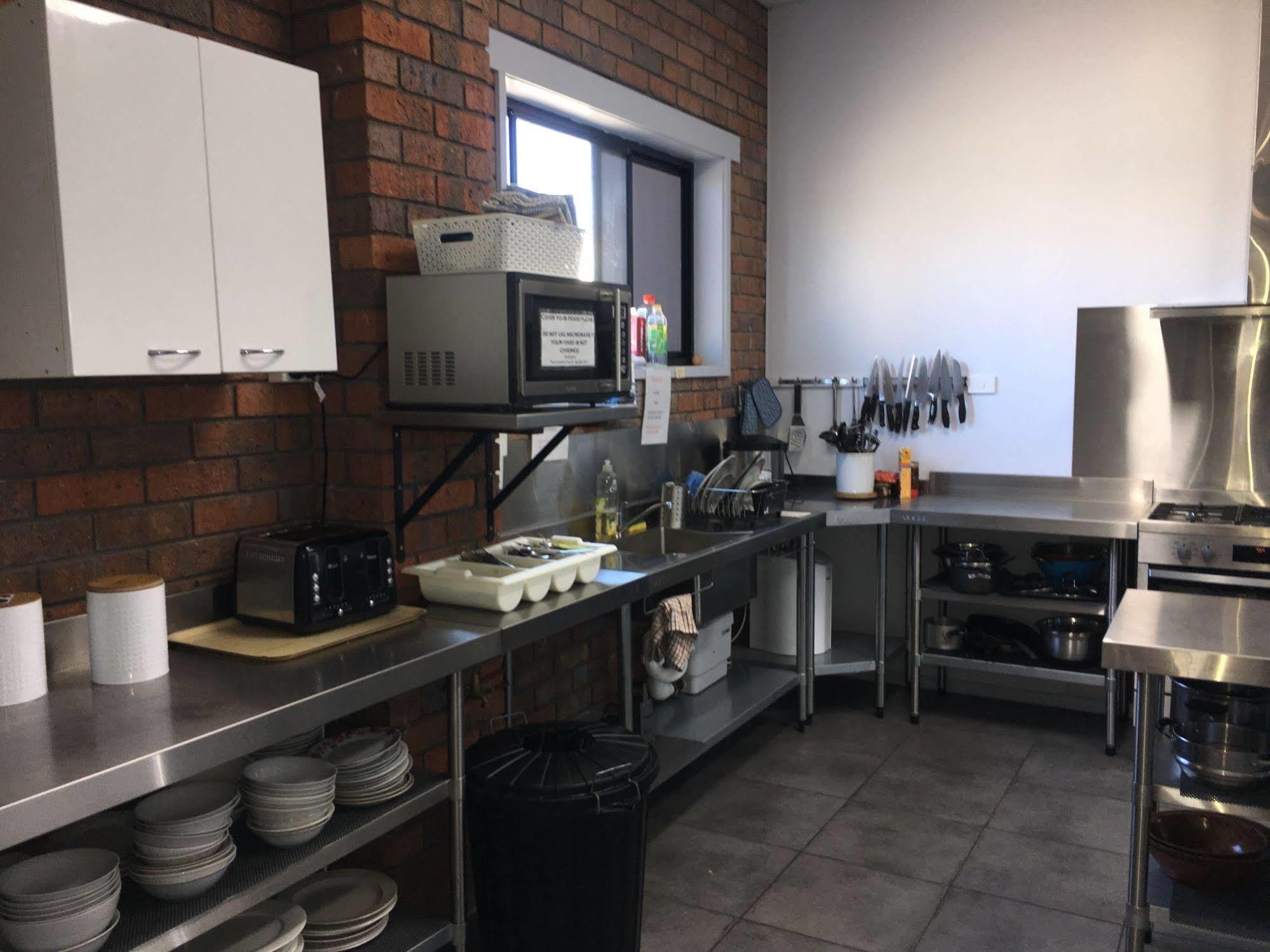 Warrnambool Beach Backpackers Экстерьер фото